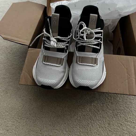 On Cloudnova running shoes - Picture 5 of 13